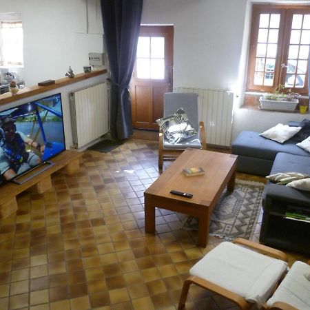 Une Maison Dans Le Village Ribiers Esterno foto