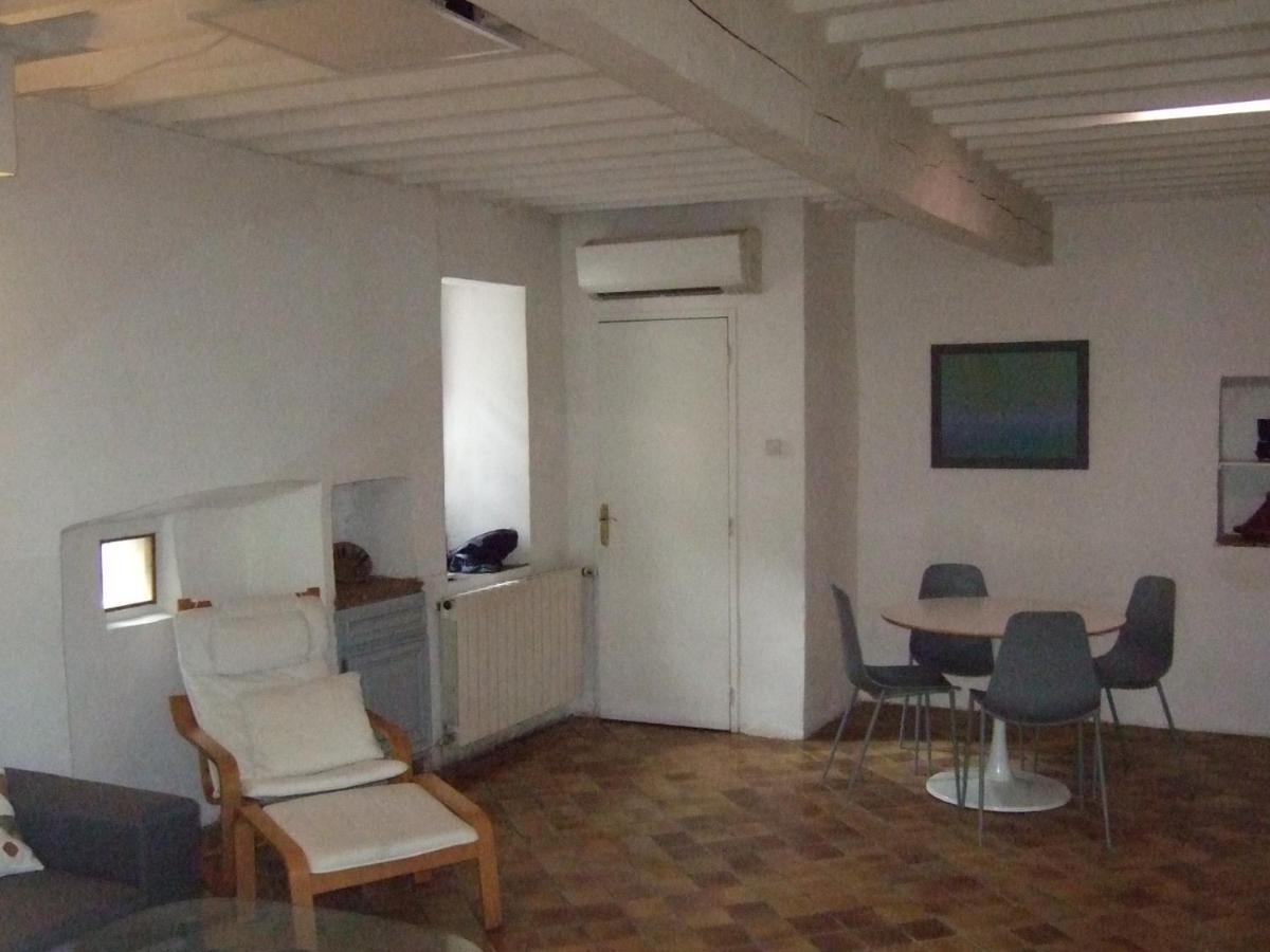 Une Maison Dans Le Village Ribiers Esterno foto