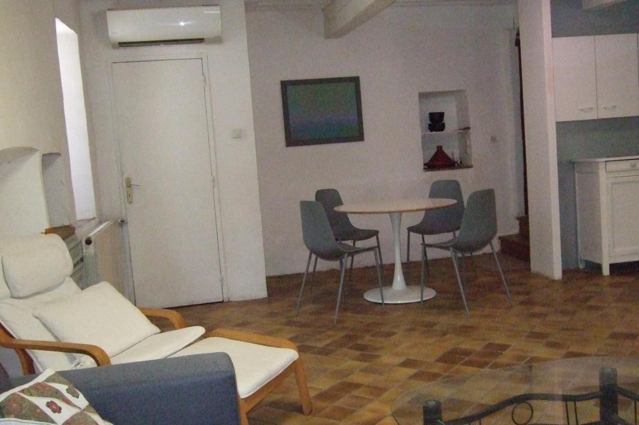 Une Maison Dans Le Village Ribiers Esterno foto