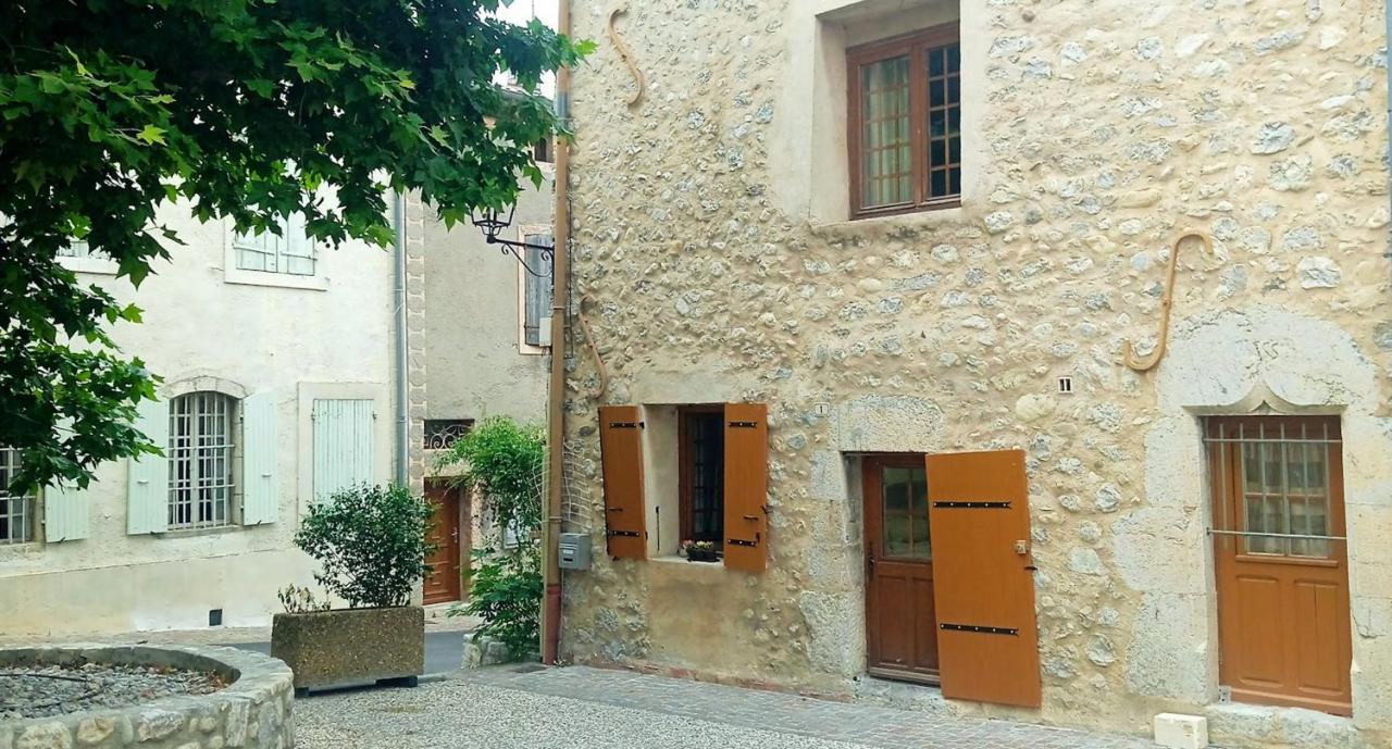 Une Maison Dans Le Village Ribiers Esterno foto