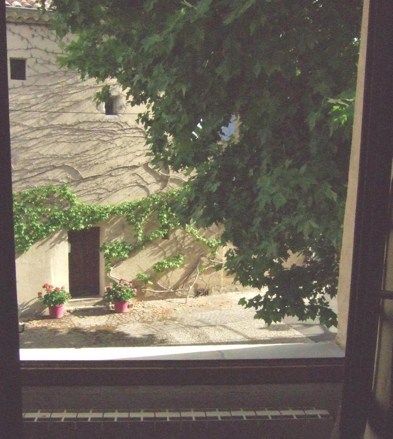 Une Maison Dans Le Village Ribiers Esterno foto