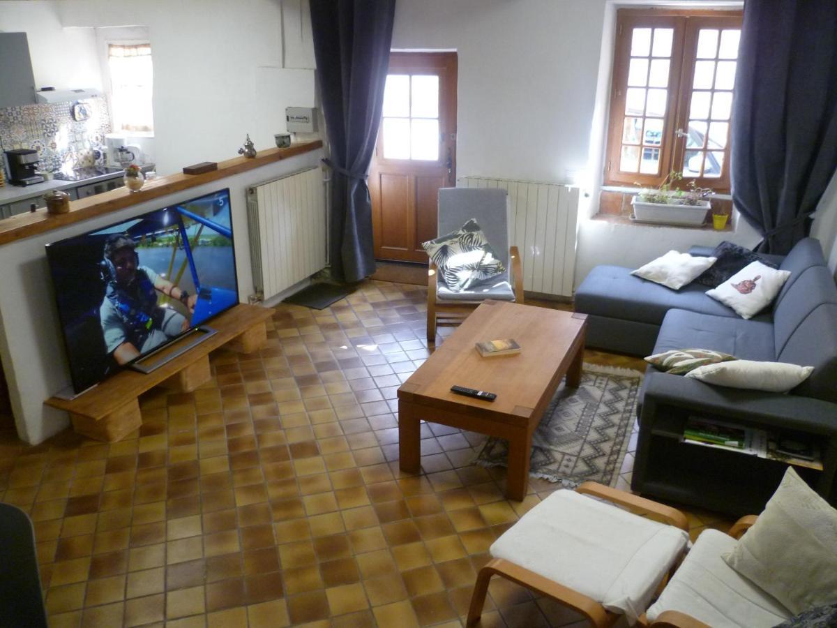 Une Maison Dans Le Village Ribiers Esterno foto