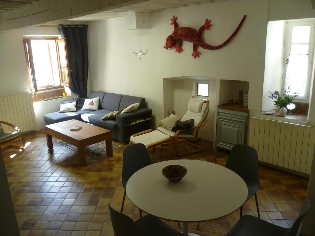 Une Maison Dans Le Village Ribiers Esterno foto